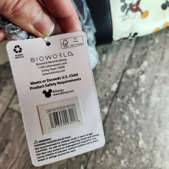 🇬🇪🔥NWT Disney Bioworld Ivory Mickey Mouse Roller Duffel Travel Bag - Picture 15 of 15
